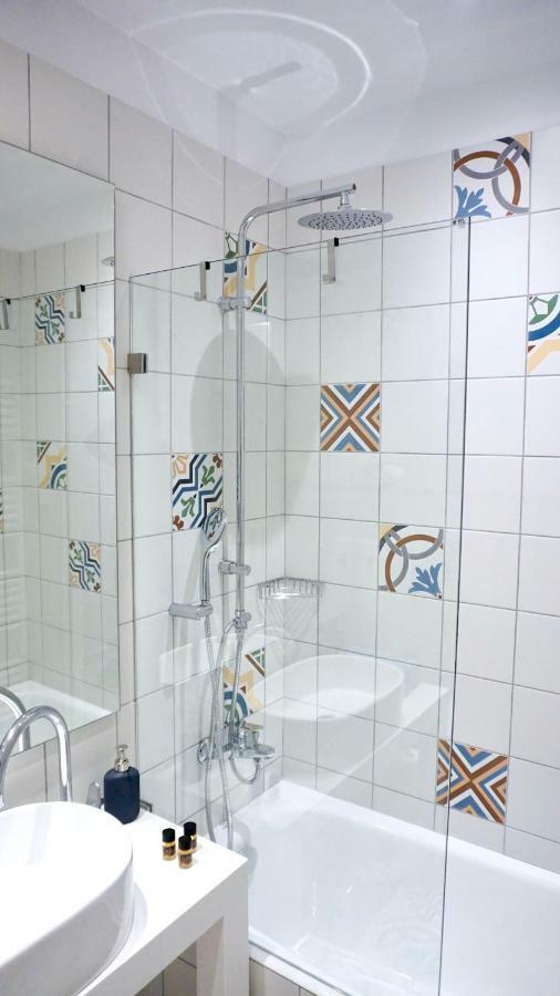 Modern & Central Apt In Афины Экстерьер фото
