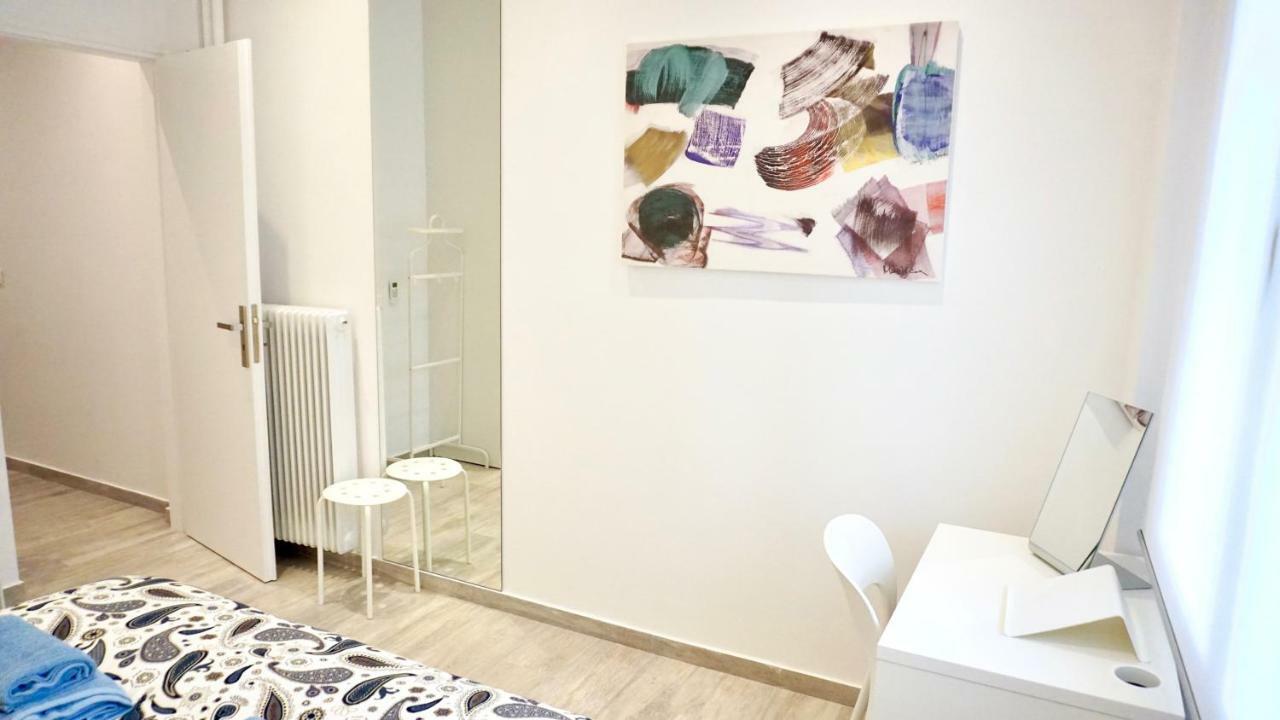 Modern & Central Apt In Афины Экстерьер фото